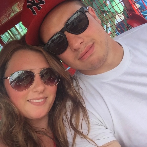 Meet your Posher, Alexis - Picture 1 of 1